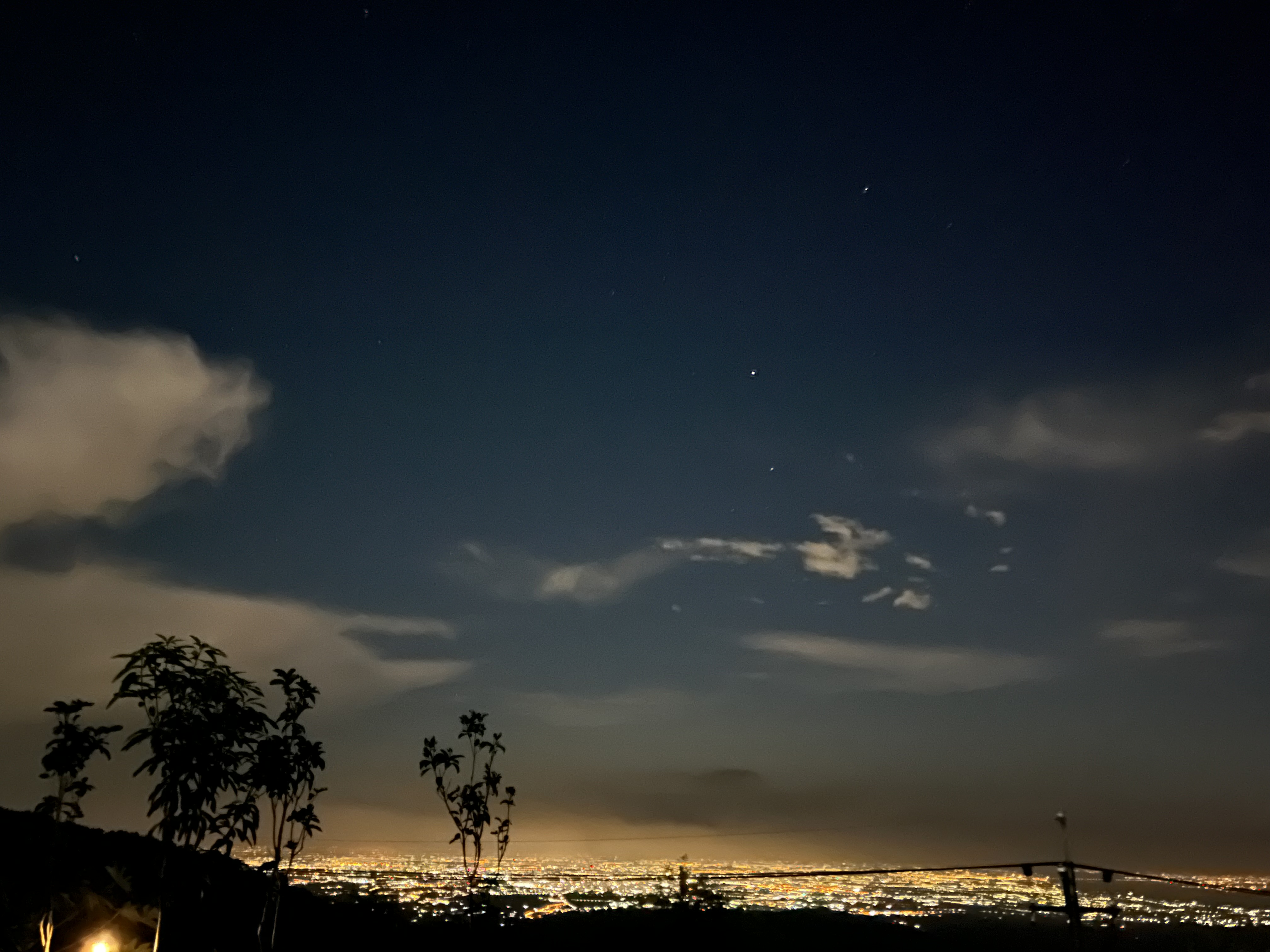 夜間平原燈火